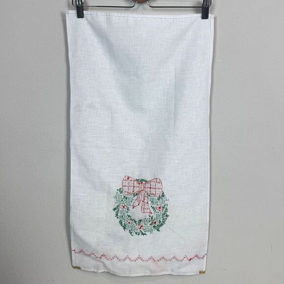 Vintage Handmade Embroidered Wreath Christmas Tea Towel - Picture 4 of 6